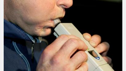 Symbolbild: Uli Deck/dpa
Zwei Alkoholfahrten stoppte die Polizei Dienstagnacht in Marktredwitz.