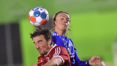 Bild: A. Schwarzmeier
Der Weidener Kader erfährt rechtzeitig vor der Heimpartie gegen den TSV Bogen wieder Zuwachs. Abwehrspieler Felix Behnke (rechts) ist wieder fit.