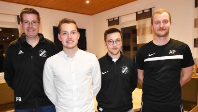 Bild: no
Die neue Spitze der Fußballabteilung: (von links) Florian Roth wird jetzt von Felix Dirscherl, Moritz Behringer und Alexander Pickel unterstützt.