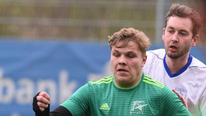 Archivbild: G. Büttner
Niklas Strohbach und der FC Weiden-Ost stehen bei der DJK Neustadt/WN vor der Krönung einer starken Kreisliga-Spielzeit.