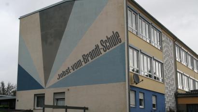 Archivbild: Oswald Zintl
Im Vermögenshaushalt der Stadt Waldershof sind die größten Posten für die Generalsanierung der Jobst-vom-Brandt-Schule geplant. Für das laufende Jahr sind 500.000 Euro geplant. Bis 2025 werden dafür nochmals 5,5 Millionen Euro anfallen.