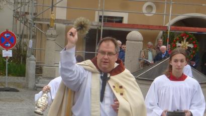 Bild: mad
Pfarrer Markus Urban segnete die Fahrzeuge