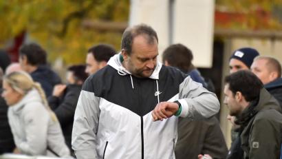 Archivbild: Hubert Ziegler
Bernd Scheibel, der Trainer ASV Haselmühl, hofft, dass nach Spielende am Sonntag drei Punkte mehr auf dem Konto stehen. Dann wäre Haselmühl alle Sorgen los.