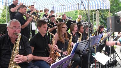 Bild: rn
Bigband mit Senior Heiner Kohl (links)