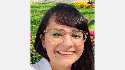 Bild: Christina Geiger/exb
Oberbürgermeister Jens Meyer freut sich über die neue Pressesprecherin der Stadt Weiden: Christina Geiger übernimmt für Norbert Schmieglitz, der sich im Juni in den Ruhestand verabschiedet.