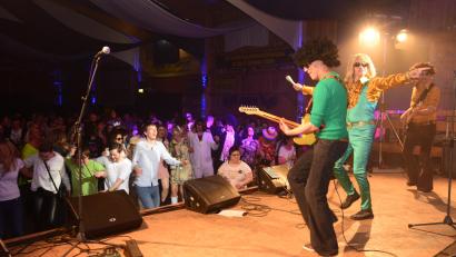 Bild: bey
Die O'schnitt-Halle war bereit für ein Festival der Liebe mit Sänger Markus Engelstädter. Das hatten viele nach der Coronapause offensichtlich mal wieder nötig.
