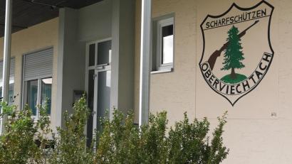 Bild: Portner
Die Oberviechtacher Schützengesellschaft „Scharfschützen“ hat eine Schadenersatzklage gegen den früheren ersten Schützenmeister laufen. Einen Vergleichsvorschlag des Gerichts lehnte die Mitgliederversammlung ab.