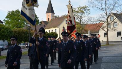 Bild: dob
Mitglieder aller sieben Feuerwehren der Großgemeinde Vohenstrauß versammelten sich am Samstagabend, um feierlich ihres Schutzpatrons, des heiligen Florian zu gedenken. Die Feuerwehr Altenstadt/Voh. machte den Anfang.