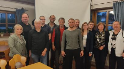 Bild: exb/ssm
Auf dem Bild, von links nach rechts: Tanja Schemmel, Siegfried Bierl, Lothar Schemmel, Martin Besler, Christian Balke, Hans Wittmann, Johannes Popel, Jürgen Schemmel, Kerstin Schemmel, Siegfried Schemmel, Hannelore Narr, Fritz Bruckner.