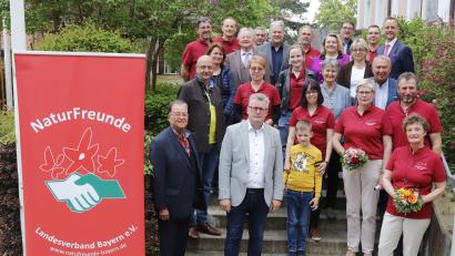 Bild: mfh
Mit zahlreichen Mitgliedern und Ehrengästen startete eine Ausstellung im Foyer der Sparkasse in Sulzbach-Rosenberg, die das Jubiläumsprogramm, die das zum 100-jährigen Bestehen der Naturfreunde in Sulzbach-Rosenberg eröffnet.