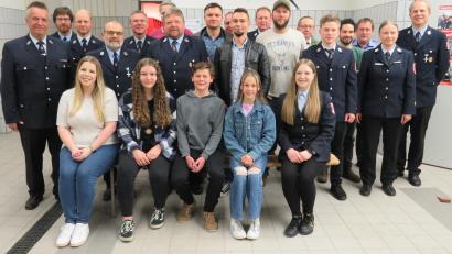 Bild: adj
Die neue verjüngte Vorstand der Feuerwehr Hammerles mit Wolfgang Schraml an der Spitze.