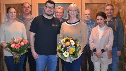 Bild: rgr
Für ihre fast 15-jährige Arbeit als Vorsitzende des Wirtschaftsvereins bedankte sich die Vorstandschaft bei Jutta Carrington-Conerly (Vierte von rechts). Andreas Jolltea (Dritter von links) ist der neue Vorsitzende.