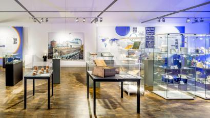 Bild: Marcus Rebmann/exb
Blick in die Ausstellung "Baumann, Amberg und die Welt" im Stadtmuseum A,mberg.
