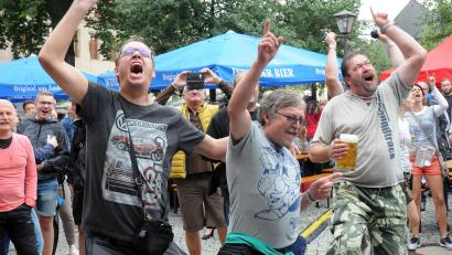 Bild: Stephan Huber
Feiern, bis die Stimme versagt, wie hier im Jahr 2018, wird es heuer beim Altstadtfest auch wieder nur am Samstag und Sonntag geben. Am Freitag soll ein Warm-Up bereits für kulturelle Tupfer in der Altstadt sorgen.
