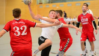 Bild: ham
Für Jonas Birner (links) und seine HSG-Kollegen gab es gegen Altdorf kaum ein Durchkommen.