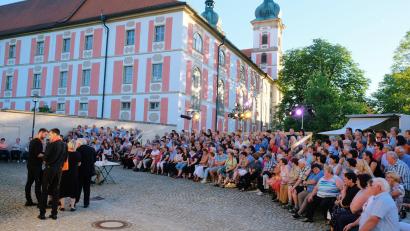 Archivbild: do
Vor der Kulisse des Klosters bietet sich im Speinsharter Klosterhof für die LTO-Theaterveranstaltungen eine einmalige Atmosphäre