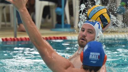 Bild: Büttner, Gerhard
Sean Ryder (hinten mit Ball im Spiel gegen Würzburg) zeigte auch in Duisburg eine ganz starke Partie.