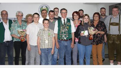 Bild: Schützenverein Einigkeit Erbendorf/exb
Die Würdenträger 2021 des Schützenvereins Einigkeit 1862 Erbendorf-Naabberg, die nun beim Ehrenabend ausgezeichnet wurden.
