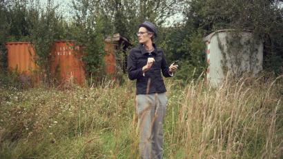 Bild: Severin Vogl/exb
Glück im Unglück? Was der komische Hans Göttmann auf seiner Reise nach Hause erlebt, erfahren Erstklässler im Stadttheater Amberg.