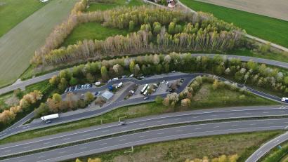 Bild: GPI Waidhaus/exb
An der Kontrollstelle am Parkplatz Ulrichsberg führte am Samstag bei der Einreise kein Weg vorbei.
