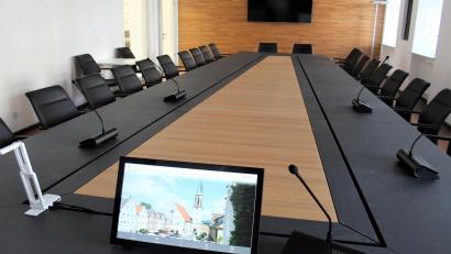 Archivbild: stg
Der Sitzungssaal im Kemnather Rathaus: Bei der Verabschiedung des Haushalts 2022 forderten die Fraktionssprecher einen sinnvollen Einsatz der hohen Rücklagen.