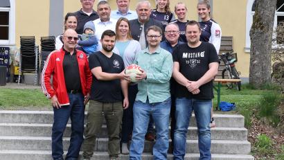 Bild: gmü
Der neue Vorstand der Abteilung Faustball bei der TSG Mantel-Weiherhammer krempelt die Ärmel für die kommenden Aufgaben zurück.