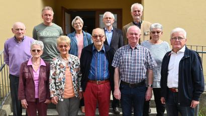 Bild: gf
Ehrungen für 20 beziehungsweise 25 Jahre Mitgliedschaft gab es beim Bayerischen Waldverein, Sektion Amberg (von links): Rudolf Christl, Regina Christl, Hans Prechtl, Gisela Müller, Annemarie Baumgärtner, Manfred Müller, Vorsitzender Rudolf Maier, Reinhard Heisler, Wolfgang Dandorfer, Erika Matzke und Hubert Matzke.
