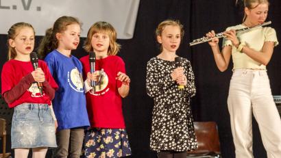 Bild: sus
Das Singspiel-Ensemble gab mit einem Ausschnitt aus den Pfreimder Stadtmusikanten beim Frühlingskonzert der Sing- und Musikschule einen Vorgeschmack aufs Bürgerfest.