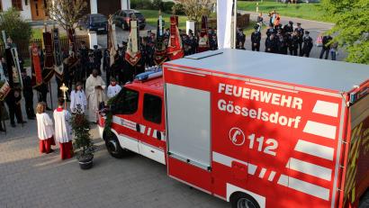 Bild: Jim Sporrer/exb
Beim Florianstag wurde auch das neue Fahrzeug der Feuerwehr Gösseldorf gesegnet.