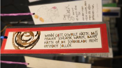 Archivbild: Museum Mitterteich/exb
Am Internationalen Museumstag können die Besucher des Museums Mitterteich unter anderem Lesezeichen beschriften.