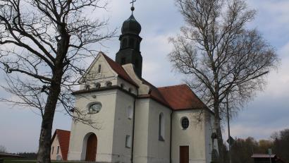 Archivbild: sne
Die Filialkirche in Hessenreuth wird für insgesamt 169.991 Euro saniert. Ein Teil der Kosten wird bezuschusst.