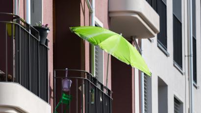 Symbolbild: Robert Michael
In Marktredwitz hat ein zwei Jahre alter Junge seine Mutter auf dem Balkon ausgesperrt.