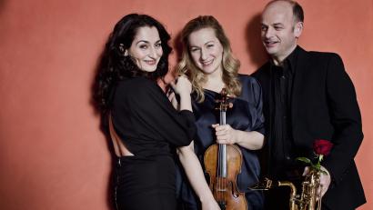 Bild: Christine Schneider/exb
Das Ensemble Rhapsody Three begleitet am Freitag, 20. Mai, die Vorstellung des neuen Programms im Stadttheater Amberg.