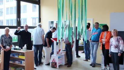 Bild: Thomas Dobler
Eine Übergangs-Kita befindet sich in der Schwarzenfelder Schule. Der Marktrat ließ sich durch die Räume führen.