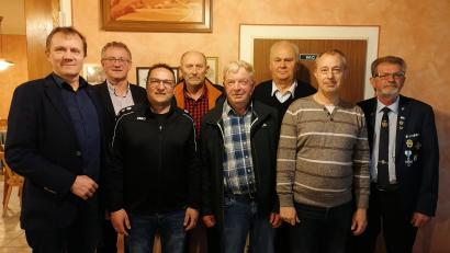 Bild: ga
Bürgermeister Franz Grabinger (Zweiter von links) gratulierte der Vorstandschaft der SKK Auerbachtal zur Wahl.