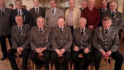 Bild: Konrad Kiener/exb
Für ihre Verdienste und langjährige Mitgliedschaft wurden zahlreiche Mitglieder der Soldaten- und Kriegerkameradschaft Saltendorf ausgezeichnet.