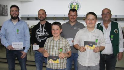 Bild: Schützenverein Einigkeit/exb
Die Gewinner des Lotterieschießens Christopher Stehbach (von links), Sascha Helgert, Alexander Beer, André Klose, Fabian Beer und Alois Helgert.