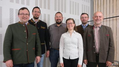 Bild: usc
Sie leiten für die nächsten drei Jahre die Geschicke der BJV-Kreisgruppe Amberg (von links): Ruppert Schmid (Vorsitzender), Andreas Geilersdörfer (3. Vorsitzender), Thomas Spieß (Schatzmeister), Manuela Weiß (Stellvertreterin), Matthias Neugebauer (Schriftführer) und 
Peter Fröhlich (Stellvertreter).