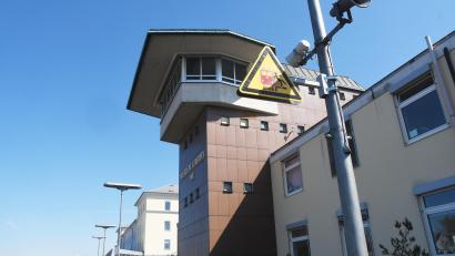 Bild: Gabi Schönberger
Der Blick vom Bahnsteig hoch zum Fahrdienstleiterturm.