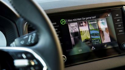 Symbolbild: Christin Klose/dpa
Neue Funktionen und Fehlerbehebung: Manche Features lassen sich in modernen Autos über eine Mobilfunkverbindung "over-the-air" aktualisieren oder ergänzen.