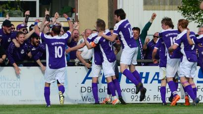 Archivbild: mhs
So wie beim Derby gegen den FC Wernberg in der Vorwoche wollen die Spieler des TSV Detag Wernberg diesmal auch nach dem Spiel jubeln. Allerdings könnte die Aufgabe gegen die SpVgg Pfreimd kaum schwieriger sein. Zumal die Gäste bei einem Sieg Meister werden können.