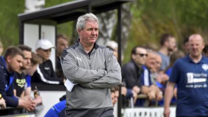 Archivbild: Hubert Ziegler
Josef Fleischmann (Mitte), Trainer des 1. FC Rieden, will mit seiner Mannschaft in die Bezirksliga. Das wollen aber die DJK Utzenhofen und der SV 08 Auerbach auch.