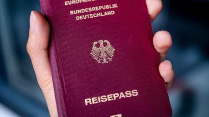 Bild: Fabian Sommer/dpa
Reisepässe sind momentan sehr begehrt.