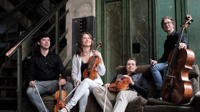Bild: Thomas Stimmel
Alexander Sachs (von links), Maryana Osipova, Dmitry Hahalin und Michael Preuss (von links) sorgen seit 2014 als "Eliot Quartett" für Furore im Klassikbetrieb.
