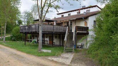 Bild: bnr
Die "Seeterrasse" soll aus ihrem Dornröschenschlaf erweckt und mit neuem Leben erfüllt werden. Ein Investor hat das Gebäude samt Campingplatz erworben.