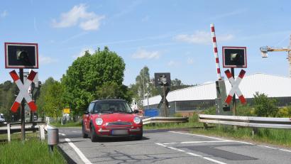 Bild: Gabi Schönberger
Der Bahnübergang am Brandweiher wird ab Donnerstag bis zum 25. Mai gesperrt. Danach folgt der Bahnübergang bei der Gaststätte "Alpenrose".