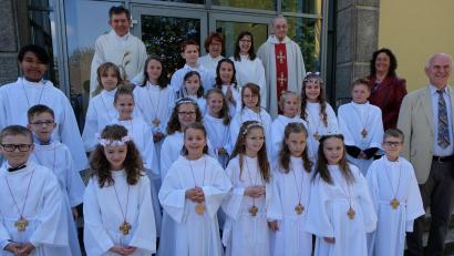 Bild: le
Einen großen Festtag erlebten 21 Kinder, die am Sonntag in der Pfarrkirche St. Johannes der Täufer an den Tisch des Herrn traten.