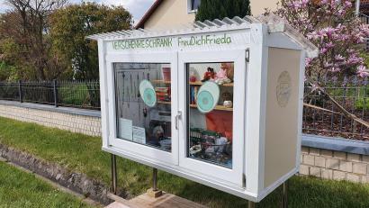 Bild: tk
"Frieda", der Verschenkeschrank, ist wieder in den Landkreis Amberg-Sulzbach umgezogen.