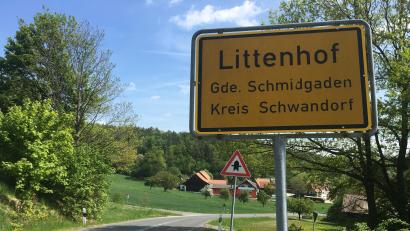 Bild: upl
Bei Littenhof lässt der Freistaat Bayern einen Masten für den Digitalfunk errichten. Das freut auch die privaten Mobilfunkbetreiber.