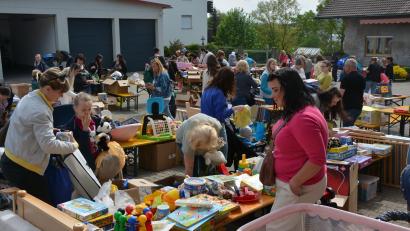 Bild: jr
Hervorragend besucht war am Samstagvormittag der Basar der KSRK Mitterteich. Flüchtlinge aus der Ukraine durften sich kostenlos aus dem aufgebauten Warensortiment nach Herzenslust bedienen.